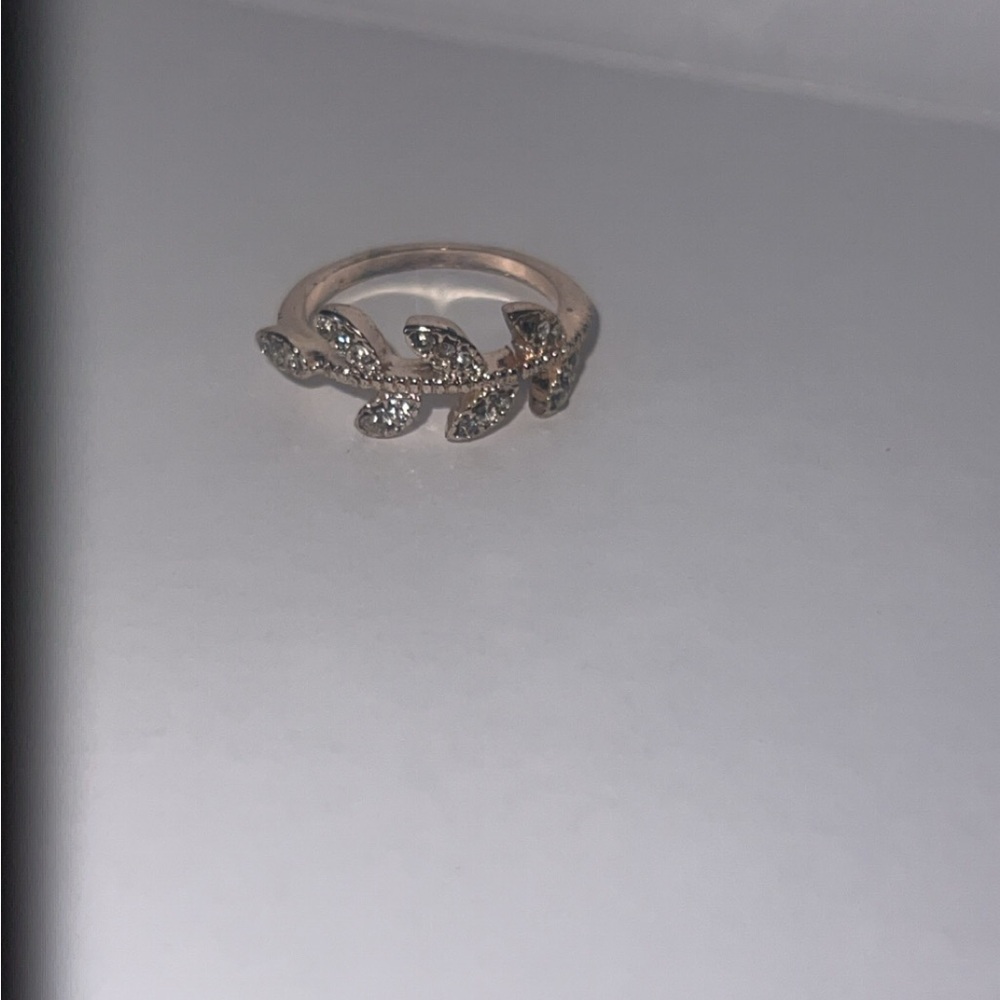 Elegant Gold Leaf Ring